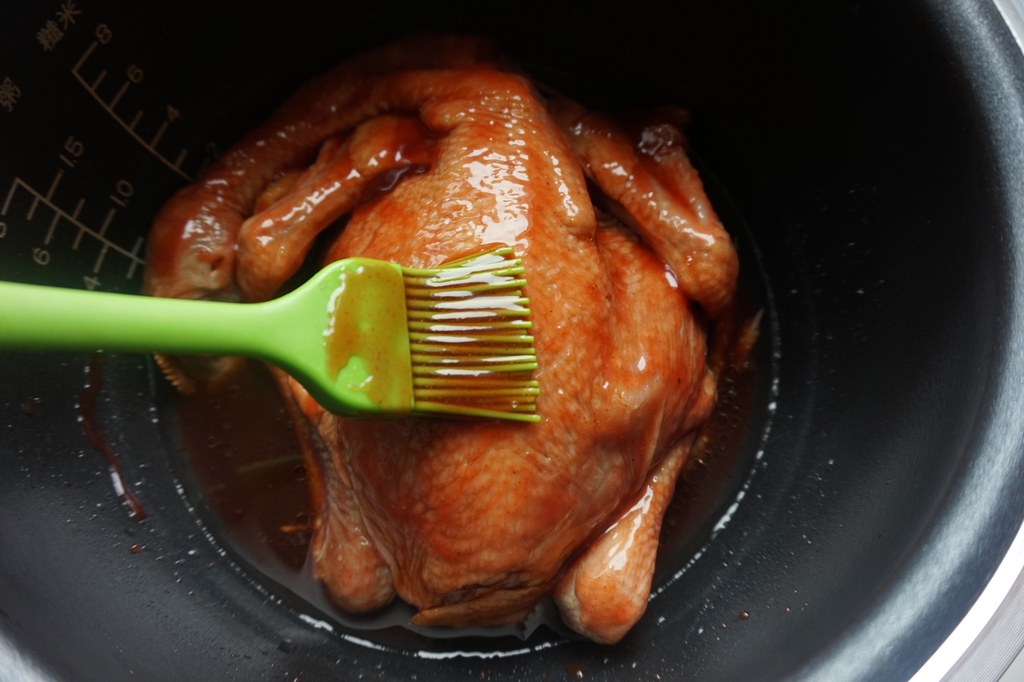 电饭煲版的叉烧鸡，鲜嫩可口又解馋，做法太简单了
