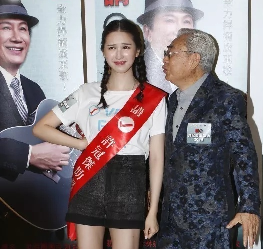 香港铺王千金让我开眼，委身大51岁老富豪，替父还债1400万