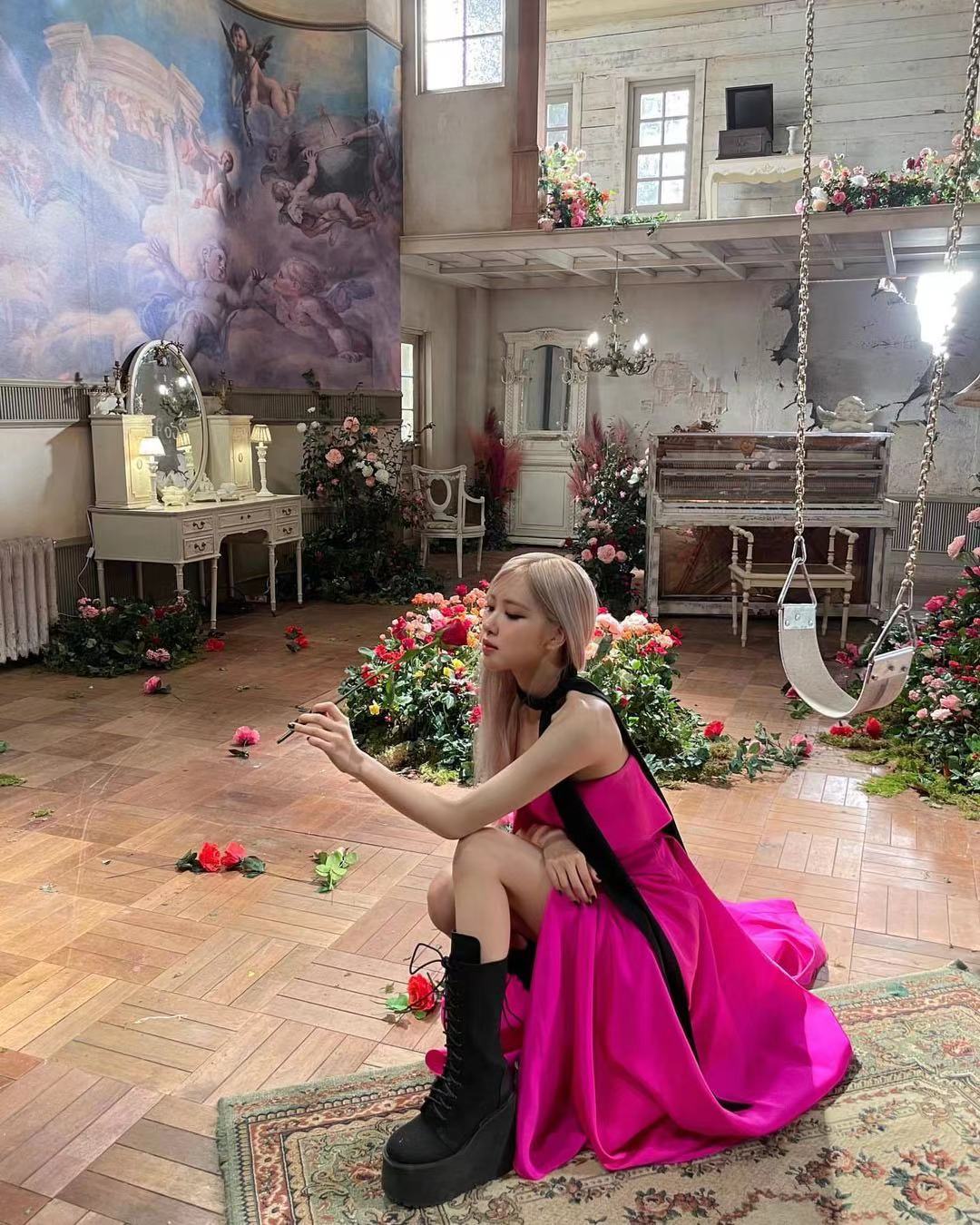 朴彩英专辑一小时售40万张唱腔差强人意mv堪称烧钱大场景