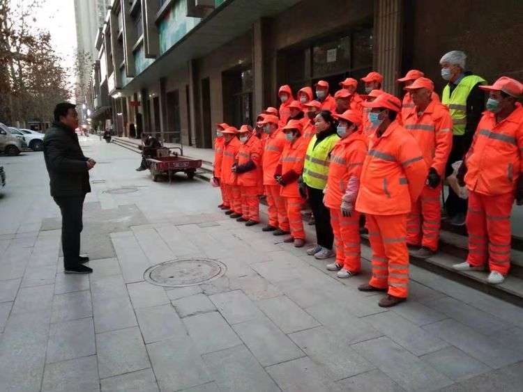 为环卫人员系紧“安全带”—经发保洁组织开展安全培训活动