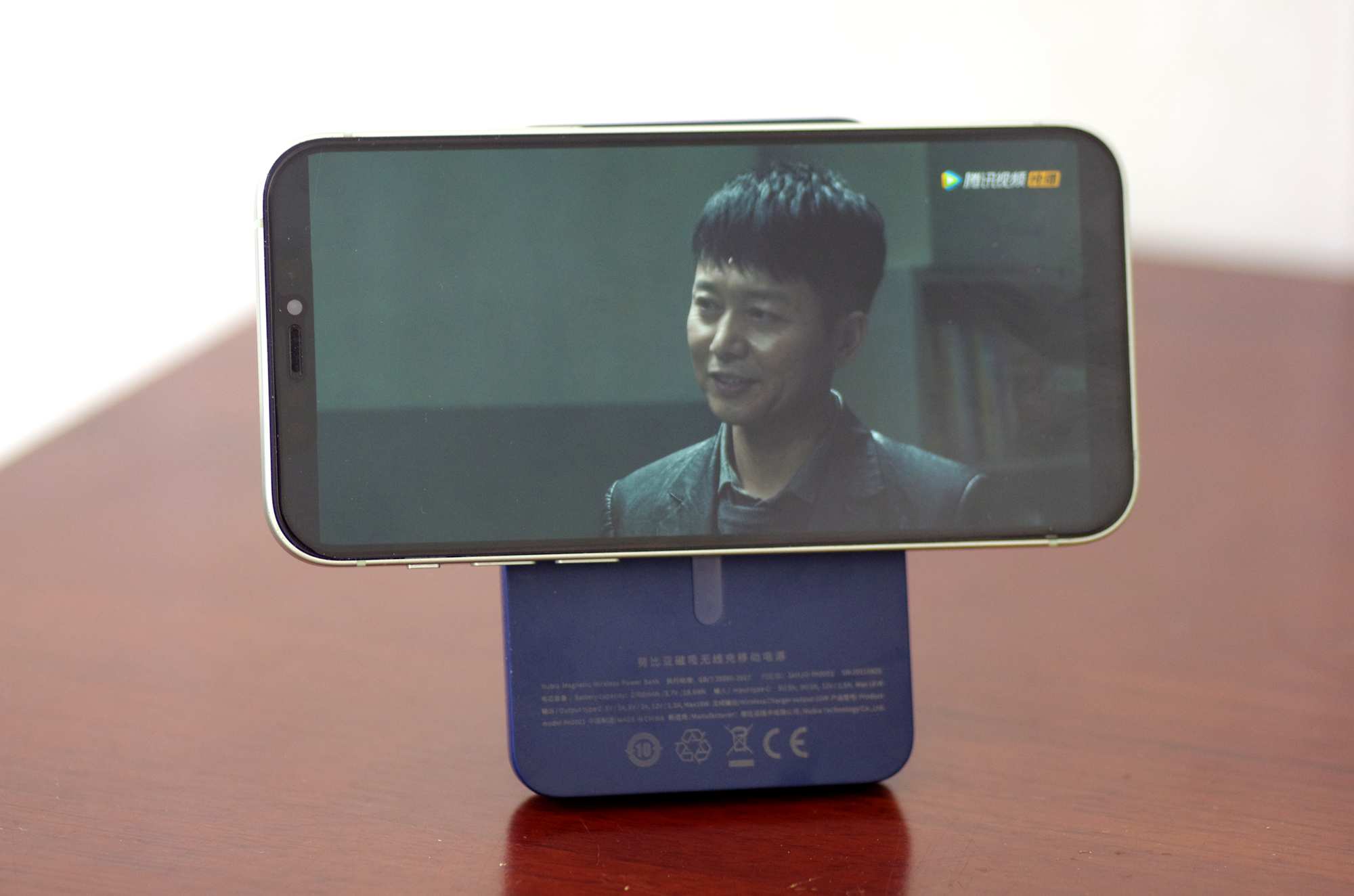 努比亚MagSafe磁吸充电宝，解决iPhone 12低电量焦虑