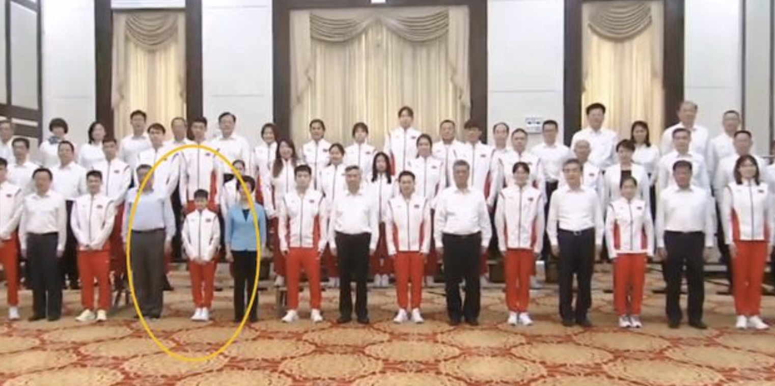 面子十足！全红婵被省领导接见，全程紧张的样子好可爱