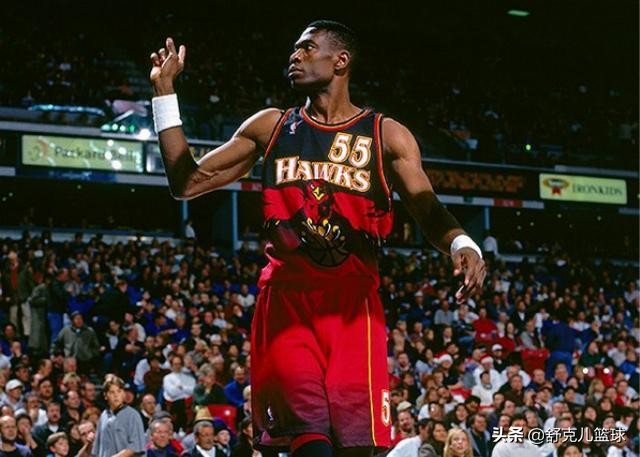 揭秘NBA球星十大霸气庆祝动作：卡特开摩托成经典，榜首太嚣张