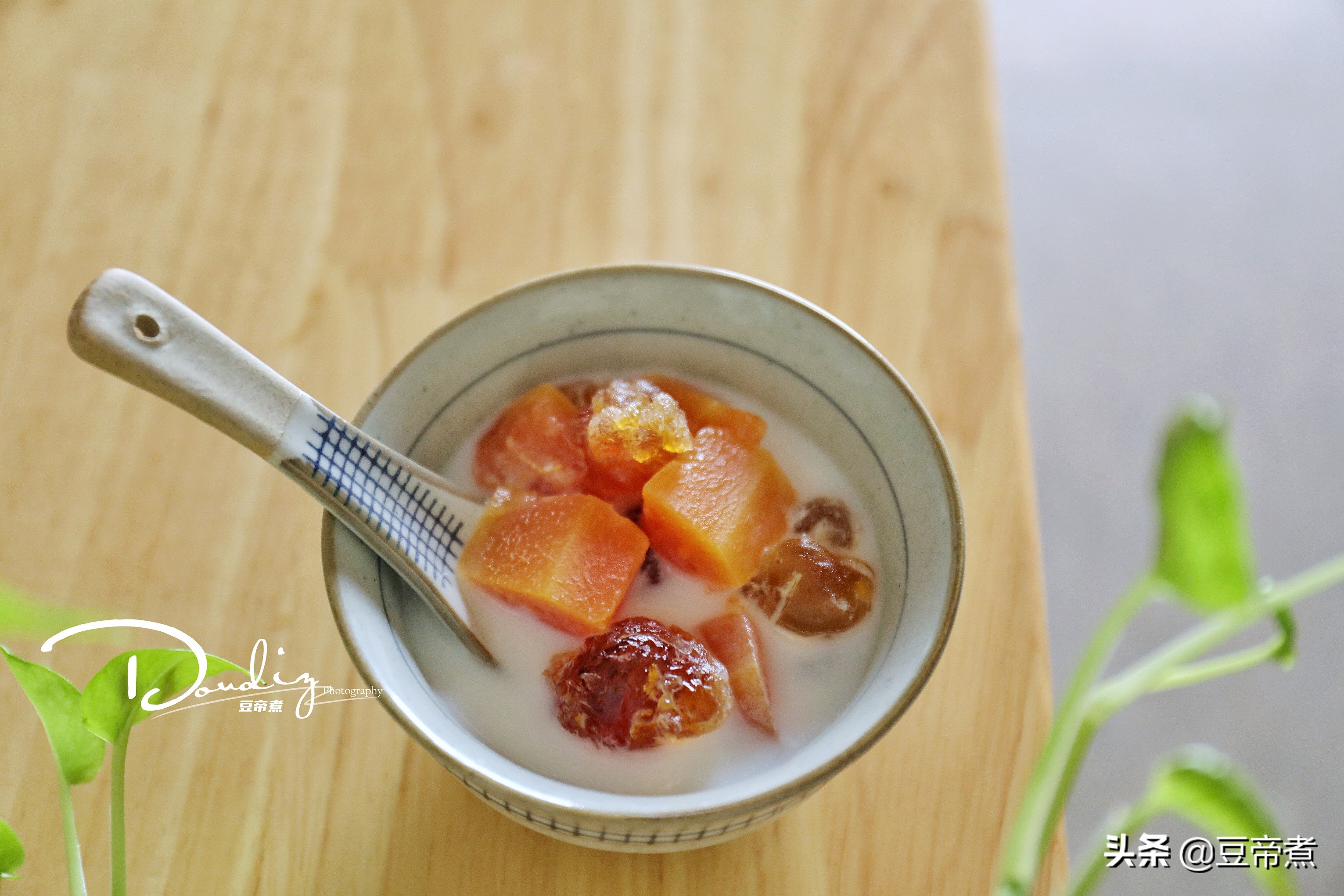 煲个糖水给老妈和媳妇喝，获得一致的好评，其实制作完全不费事