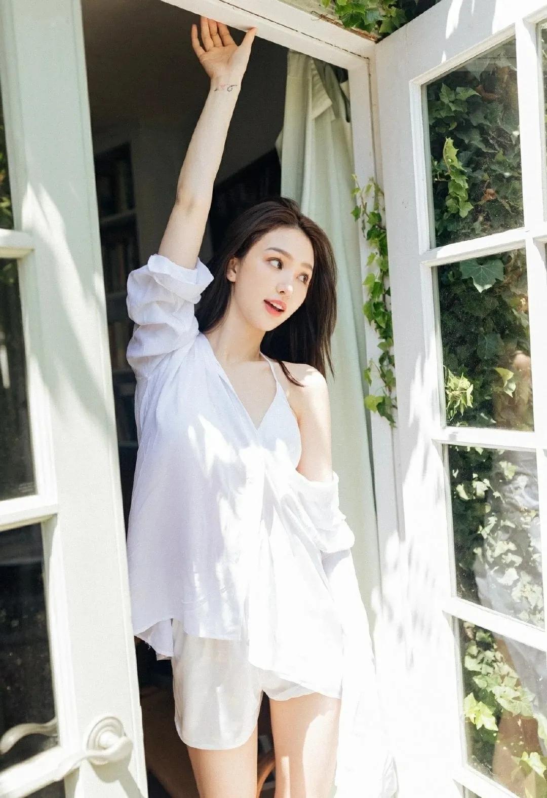 清纯可爱模特身材大长腿性感美女图片