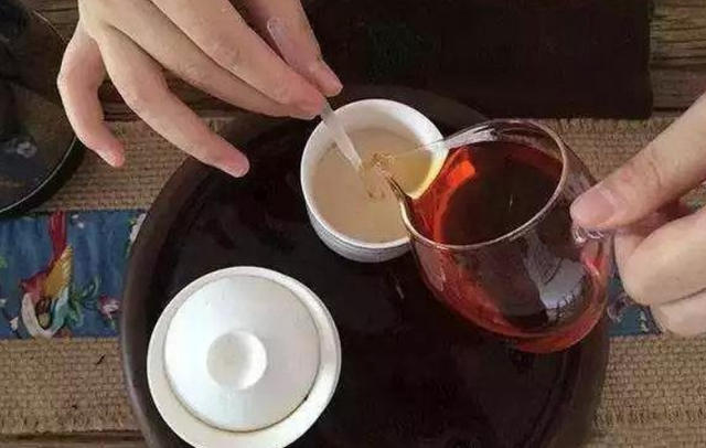爱喝白开水和爱喝茶有什么区别？哪一种对身体好，不妨提前了解下