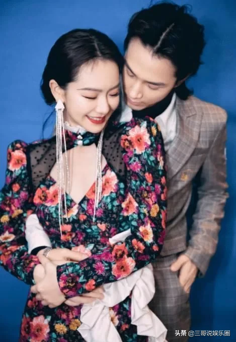 有种“绝美”叫戚薇旗袍反穿，原以为很土，没想到却引领时尚潮流