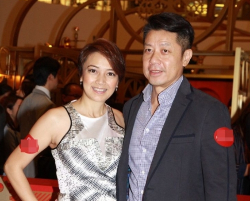 50岁港姐曝近况！曾是阔太住豪宅，因负债千万现与女儿摆摊赚钱