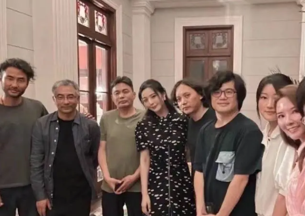 路人在咖啡館偶遇范冰冰，無P圖下素顏宛如少女，報警后心情大好