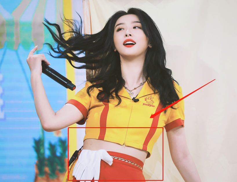 THE9成员cos破产姐妹造型美图来一波,全员统一穿T恤,喻言不一样？