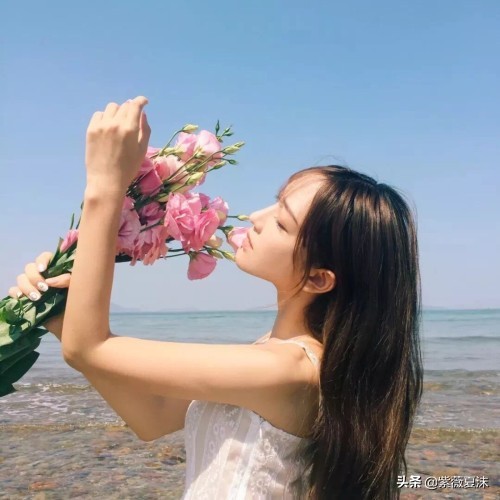 佛系唯美句子，坐看云卷云舒，静听花开花落！