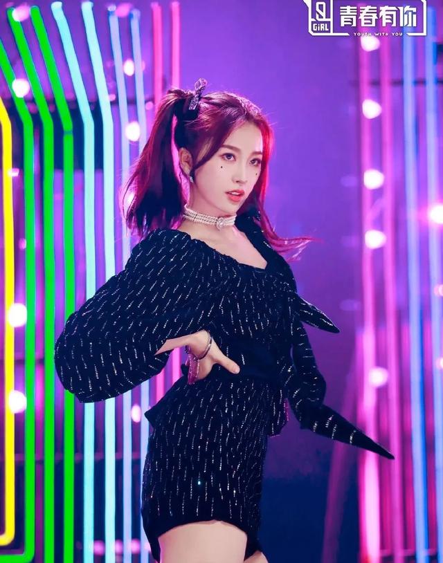 刘雨昕虞书欣上李佳琦直播间：虞书欣被赞情商