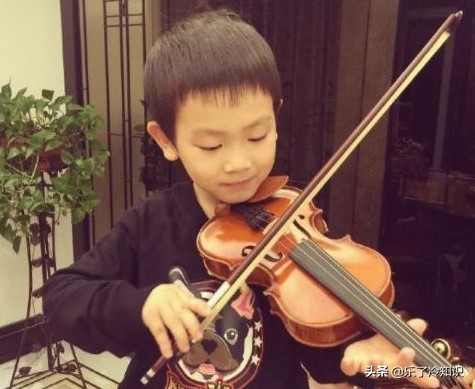 王宝强带儿子4年了，女儿则由母亲抚养，亲兄妹发展方向不同