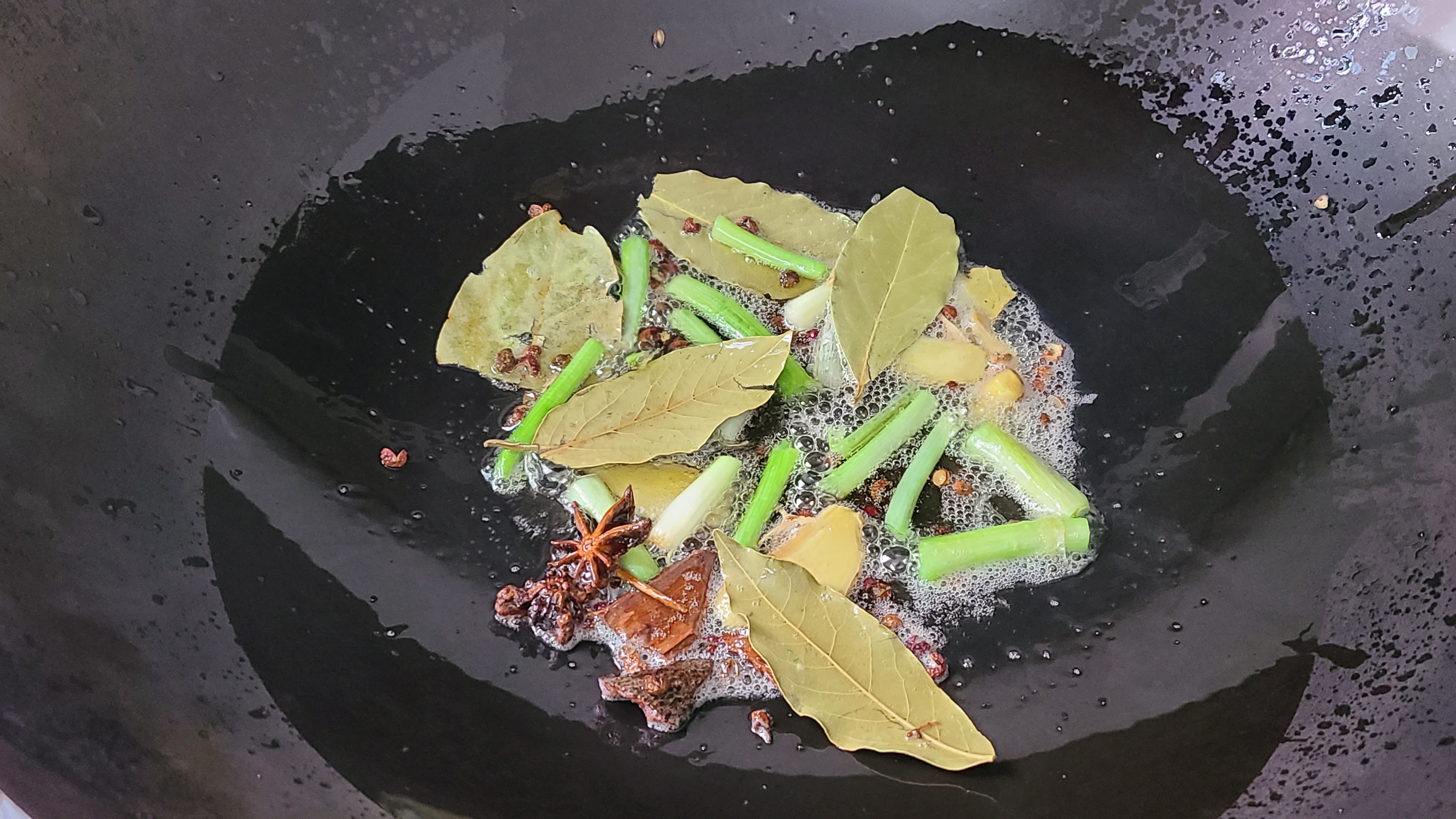 過年雞肉這樣做更香，簡單做法又好吃，味道濃香又好看