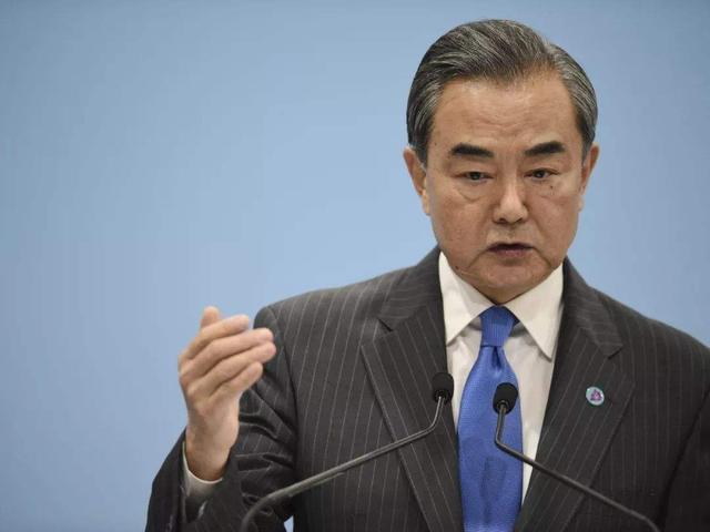 刚从台海出去，美舰又跑到南海撒野！解放军早