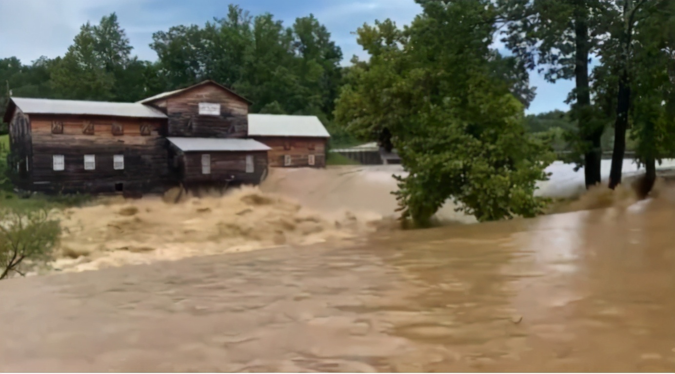 美國變成“海”了？ 毀滅性洪水襲擊田納西州，已有數十人遇難