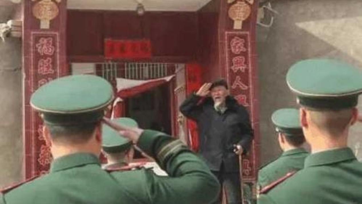 孫子參軍被拒，74歲老農民不得已亮出身份，驚動上級領導