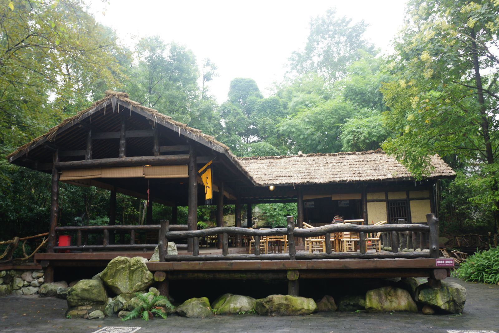 There is a thousand-year-old town in western Sichuan, famous for its landscape