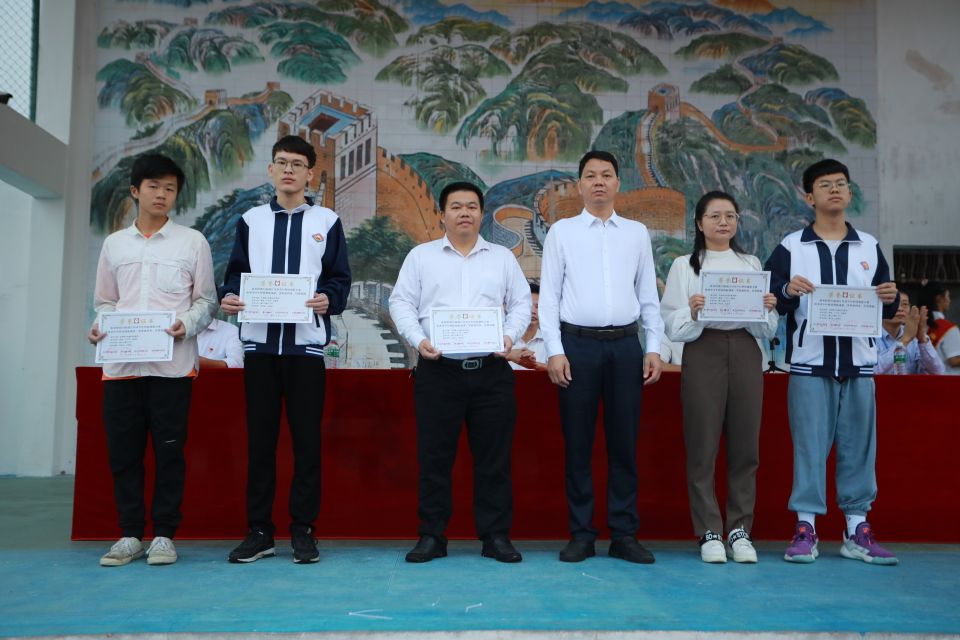 喜讯：廉江中学师生喜获多个全国和省市科技奖项