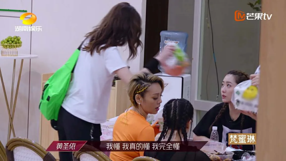 张艺兴《莲》,蔡徐坤《情人》蔡依林《玫瑰少年》,浪姐别样演绎