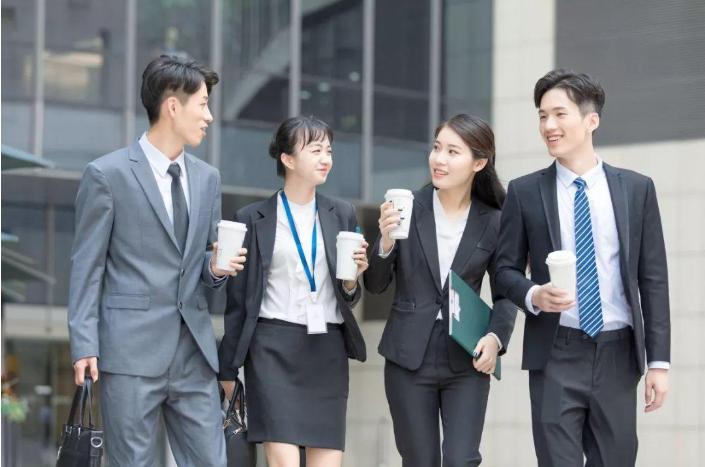 北京后厂村：精英云集 ，“月入五万消费五千”