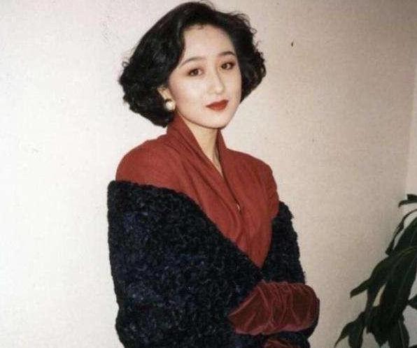 利智和李连杰携手现身赌王葬礼，这三位的爱恨情仇你知道多少？