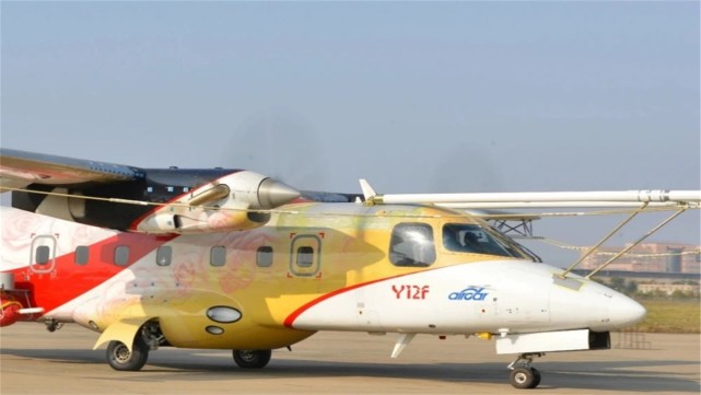 ��-12Fʱ����ɻ��׷ɣ����͹��죬ͷ�����������ǣ���������