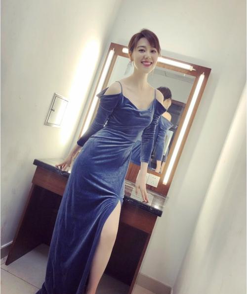 前脚被央视"退回",后脚绯闻缠身的女主持王冠,现状如何?-热点指南