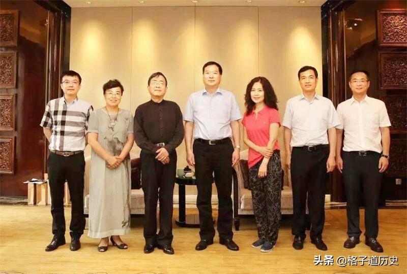 14年的婚姻却抵不过一时温情，余秋雨的婚姻为何如此？