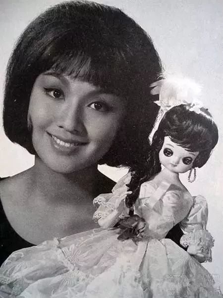 17岁夺得亚洲影后，沉迷赌博输光家产，如今暴毙