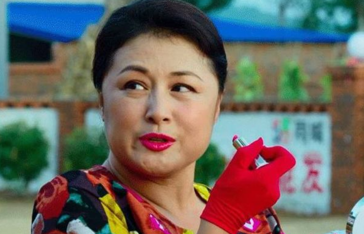 “谢大脚”于月仙：被爷爷剥夺姓氏、被父亲掌掴，年过50仍无子