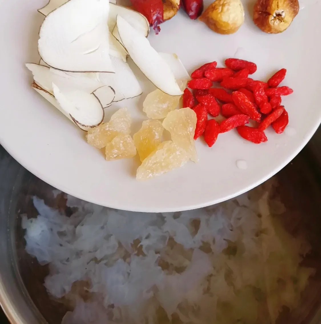 适合秋季喝的银耳梨汤 美食做法 第4张 适合秋季喝的银耳梨汤 美食做法 第4张