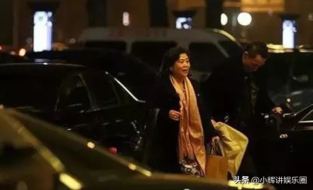 吉娜刚出月子，疑缠收腹带复出捞金，郎郎却在家甘当“软饭男”？