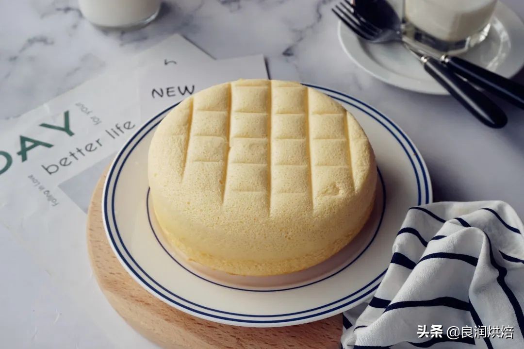 2個雞蛋，一碗麵粉，教你電飯鍋做蛋糕，鬆軟不回縮，做法超簡單