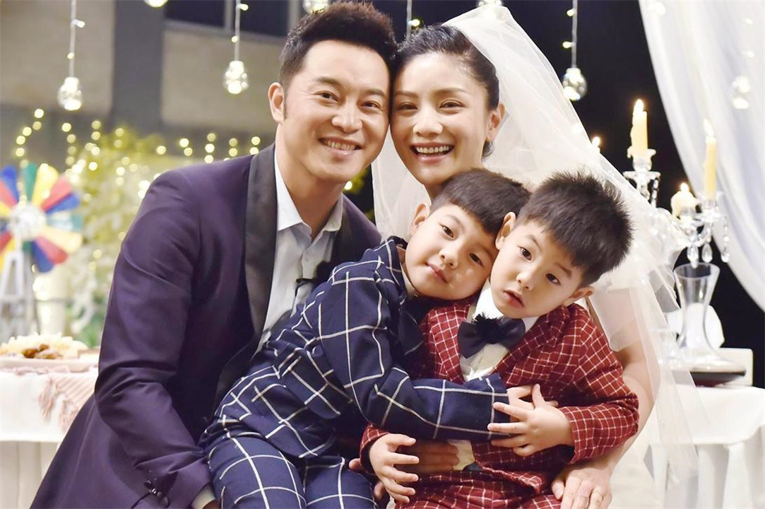 有種“遺傳”叫明星家庭，黃磊家全是臉，陸毅家是腿，最後家笑了