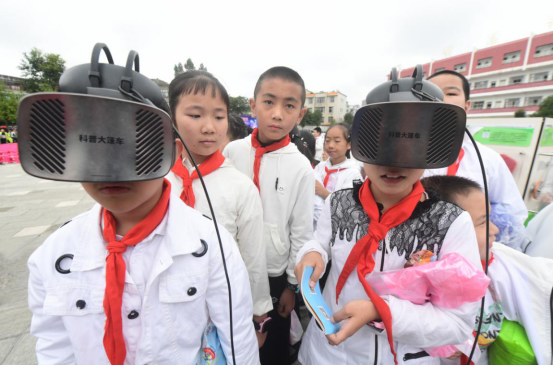 科普活动进校园 点亮孩子科学梦