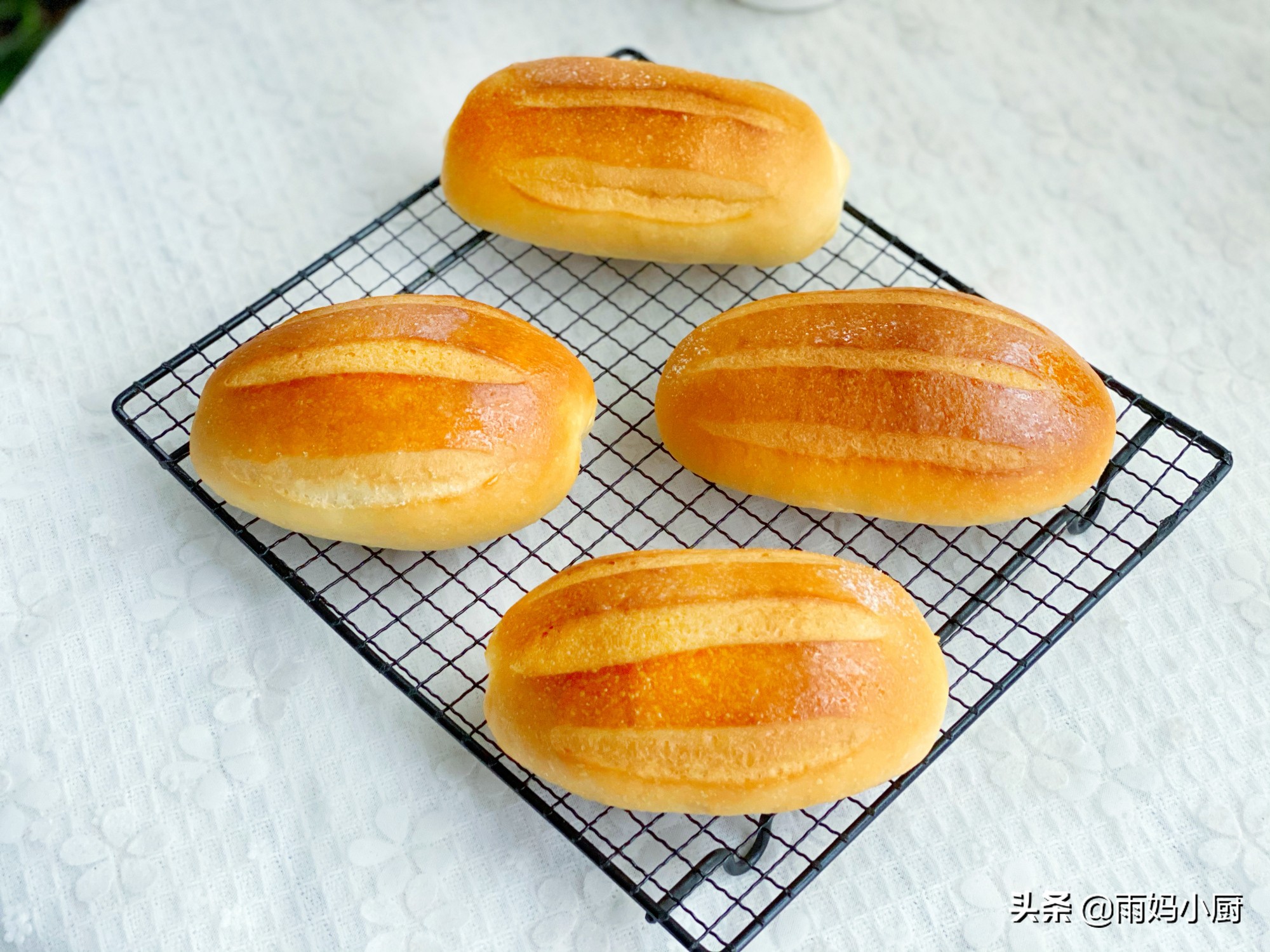 春天愛吃的早餐，奶香濃郁的牛奶哈斯早餐包，香氣四溢又鬆軟