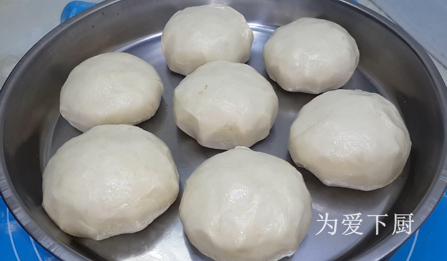 在家面粉别炸油条了，开水一烫，比蛋糕烧饼还香，真的非常美味