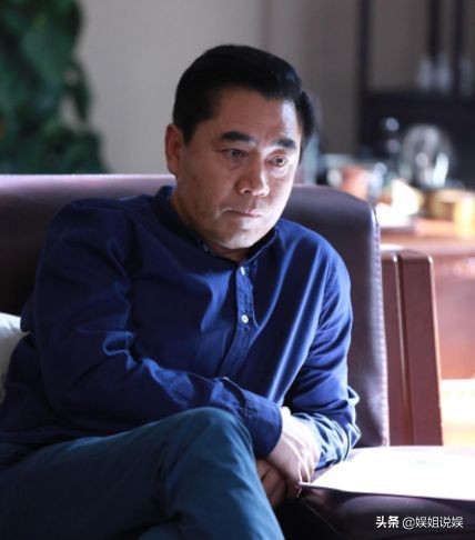 他是国家一级演员，夫妻相爱40年0绯闻，现35岁的儿子比他还红