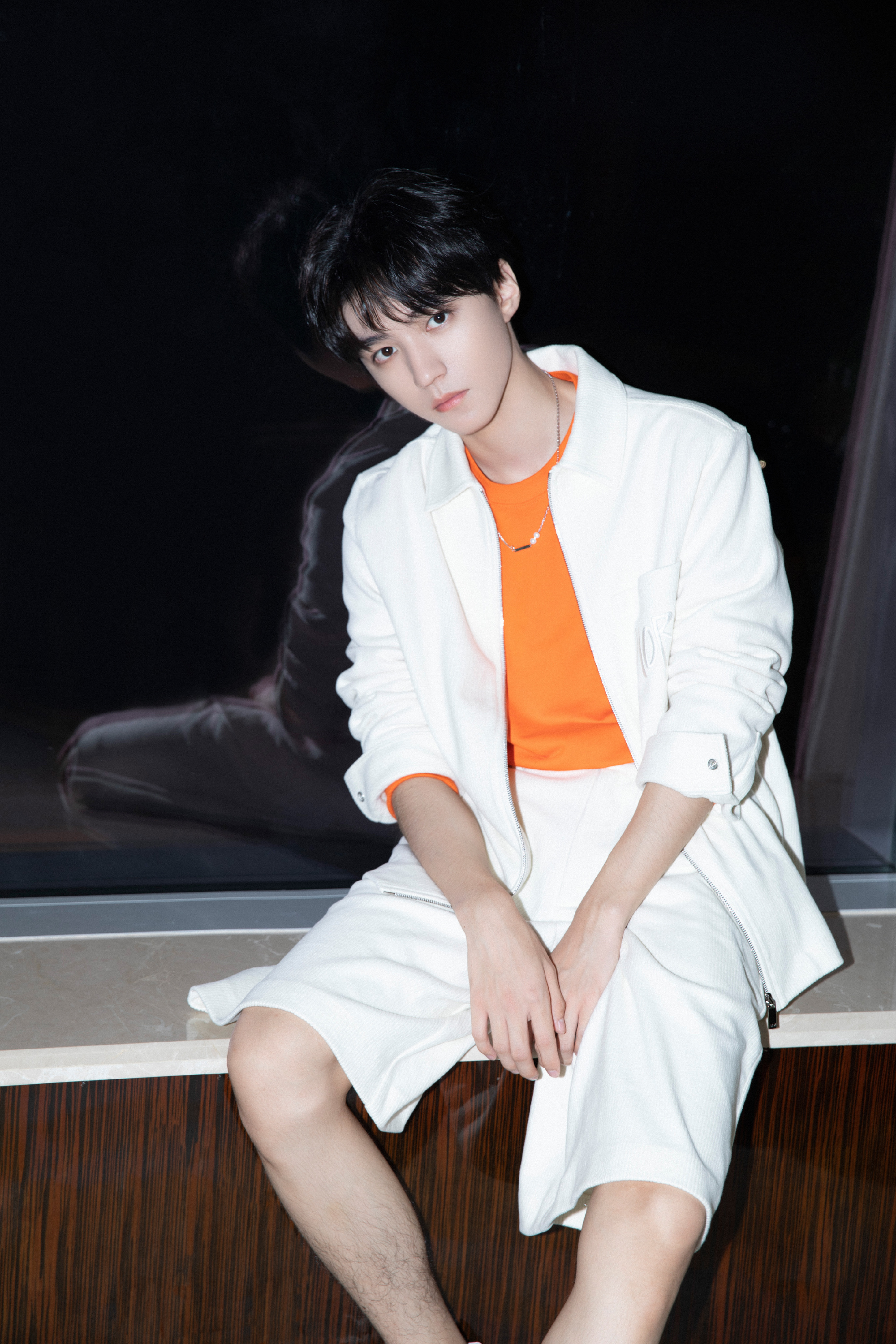 昊然|王俊凯刘昊然胡先煦被偶遇！拍戏间隙同游迪士尼 衣品都不错可圈可点