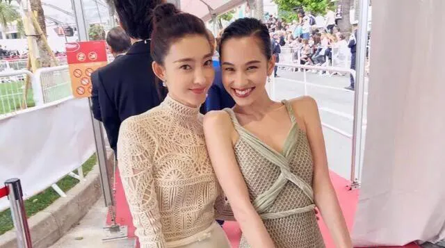 王丽坤“素颜女神”体重只有88斤，坦言：瘦身