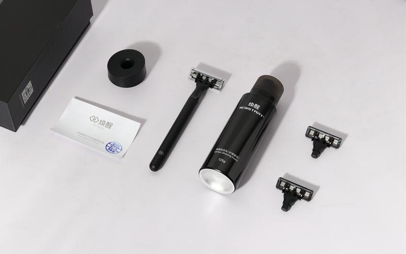 舒适、顺滑，拒绝做“渣男”焕醒手动剃须刀套装体验