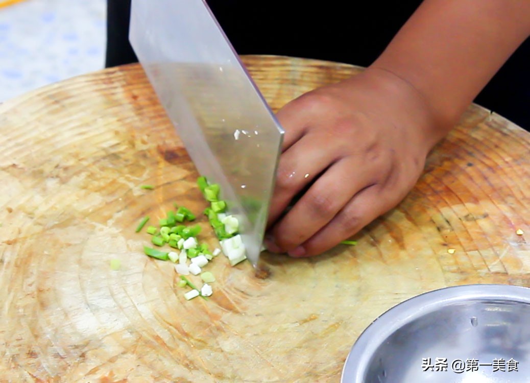 图片[7]-厨师长教你干煸白玉菇做法 香辣过瘾-起舞食谱网