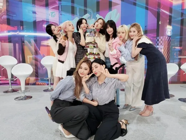 GFRIEND解散后粉丝仍被公司压榨;TWICE成员透露续约进展?