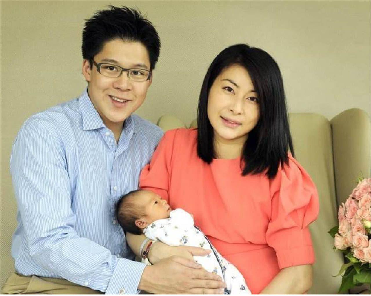 有種"富人長相"叫郭晶晶女兒，"腰果眼"標誌，一看就是一家人