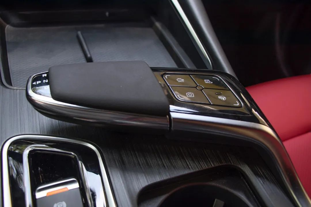 预售价11.59万起！长安UNI-T除了设计运动，开起来