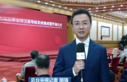24岁进央视，32岁火炬手，娶BTV花旦春妮，“新国脸”刚强逆袭记