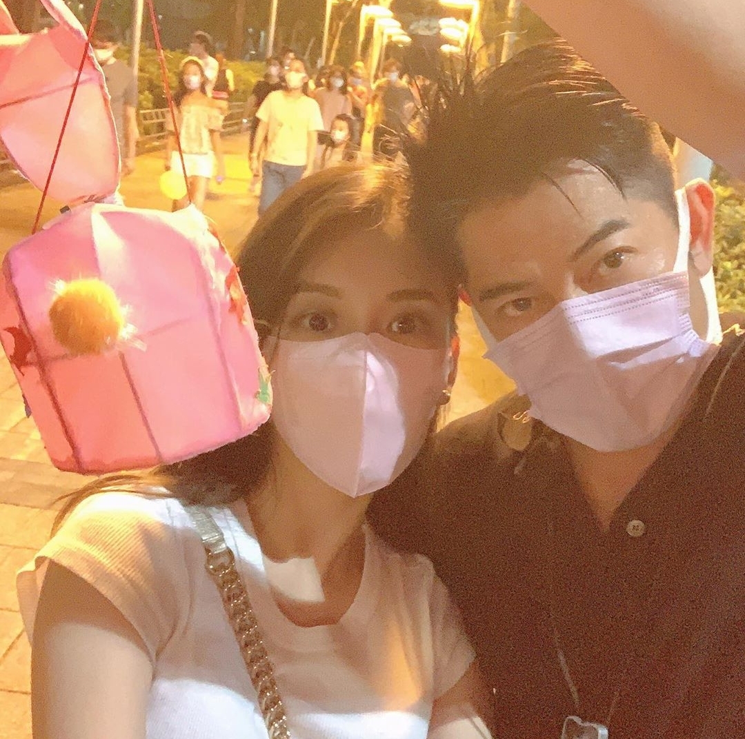 郭富城曬全家福慶祝55歲生日，方媛母女三人齊獻吻，幸福感爆棚