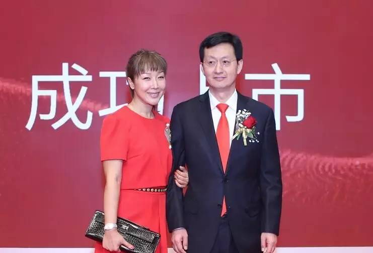 曾與韓紅、那英齊名，嫁商人老公后隱退樂壇，孫悅?cè)缃裾恿? inline=