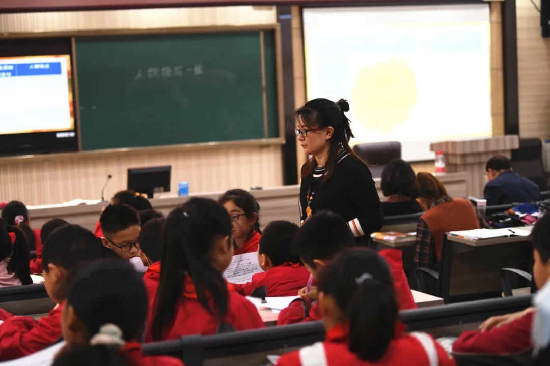龙泉驿区航天小学校开展统编版习作单元整体教学研讨活动